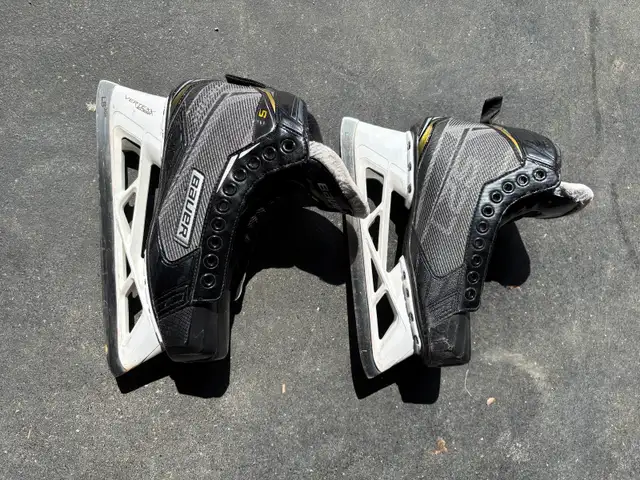 Bauer intermediate goalie skates in Hockey in Oakville / Halton Region - Image 5