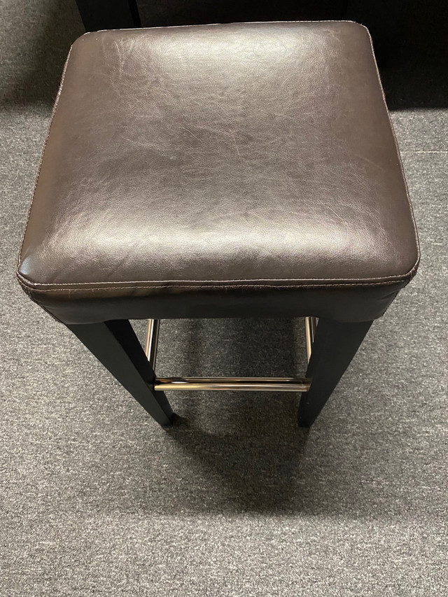 Bar stool in Chairs & Recliners in Oshawa / Durham Region - Image 2