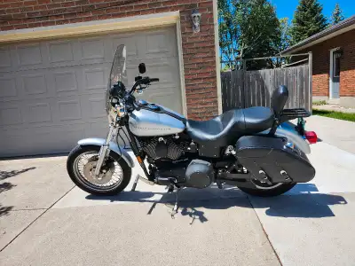 Twin Cam 88, Low mileage, Touring Seat and Original Seat, Passenger Backrest, Saddlebags, Luggage Ra...