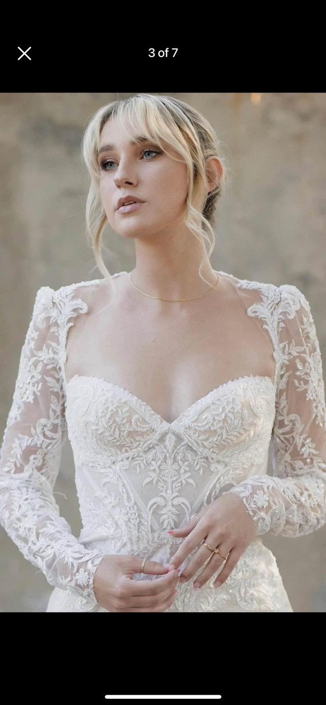 Wedding dress Long sleeve -Martina liana 1429Size 10 (bridal siz in Wedding in Edmonton - Image 3