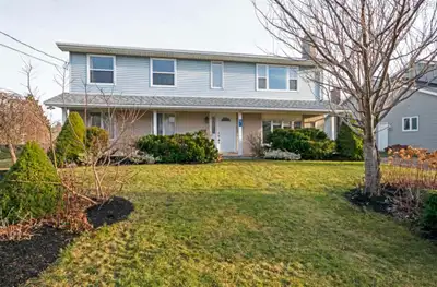 For Rent – Available August 1st Located in the beautiful Basinview neighbourhood of Bedford, this sp...