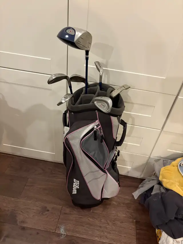 women’s left handed golf clubs and bag  in Golf in Guelph - Image 3