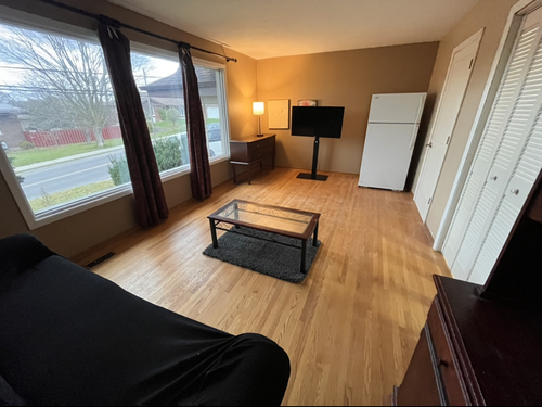 Available Rent: $900/month Utilities: All Inclusive (Internet, Hydro & Water, Electric) Parking 1 Sp...