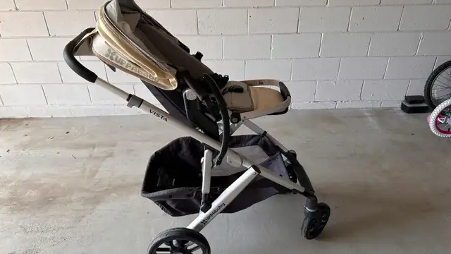 Uppababy vista v1 stroller system in Strollers, Carriers & Car Seats in City of Toronto - Image 3