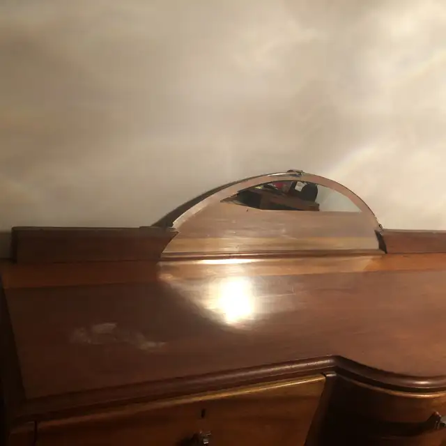 Antique 40s Mahogany Brown-Cognac Glass Display Cabinet Hutch in Hutches & Display Cabinets in City of Toronto - Image 5