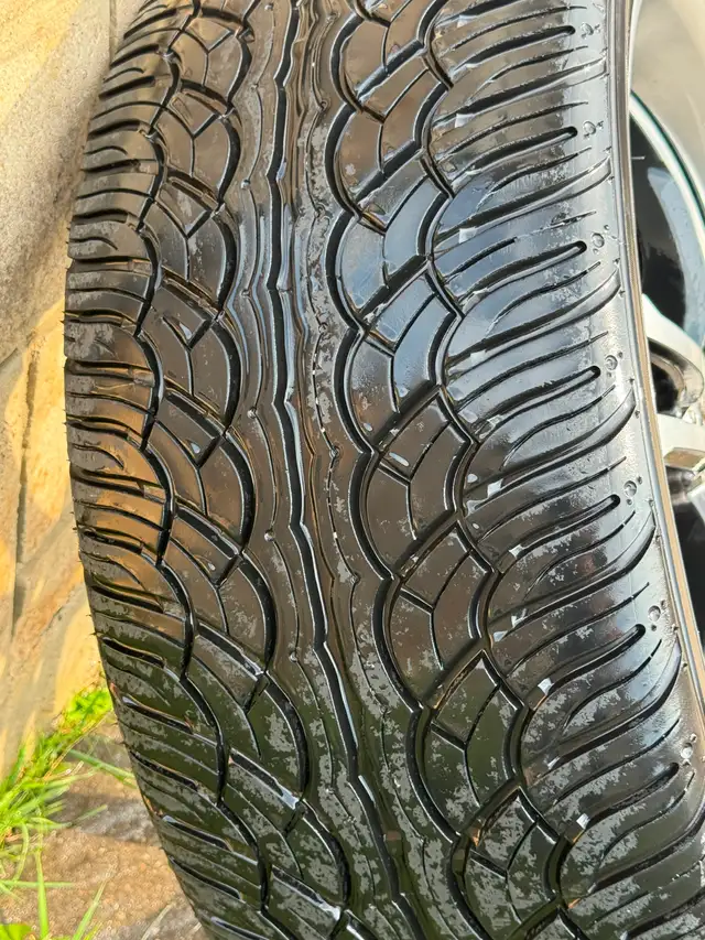 4 Rims and tires 22” with 275/40 R22 Yokohama Parada Spec-x in Tires & Rims in Markham / York Region - Image 5
