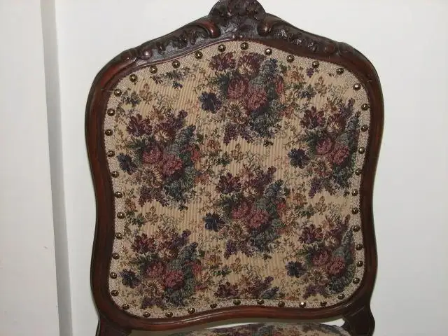Antique Pair of Victorian Chairs in Chairs & Recliners in Stratford - Image 4