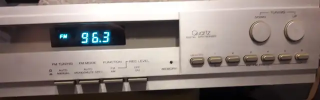 Vintage Hitachi FT4400 AMFM Tuner (1980)
