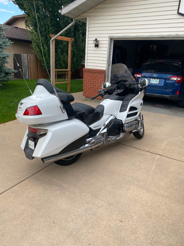 2015 GL 1800 Gold Wing Touring Bike For Sale. in Touring in Saskatoon - Image 2