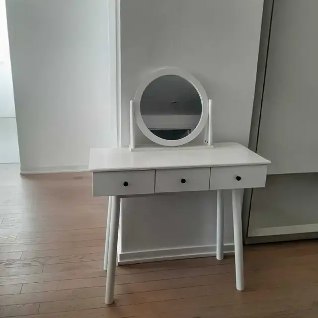 White Vanity Table with Mirror