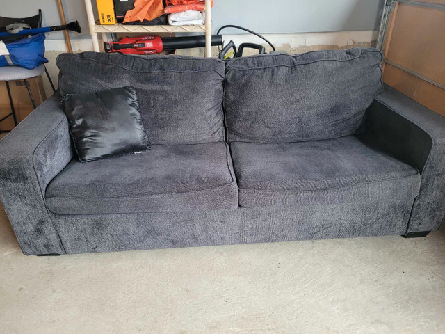 Used Sofa in Couches & Futons in Mississauga / Peel Region - Image 3
