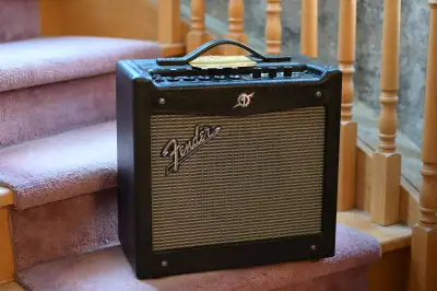 Fender Mustang I (V.2) Electric Guitar Amp, View more