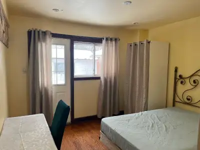 AVAILABLE ANYTIME OR SEPTEMBER 1 TEXT AT 416-877-1609 MONTH TO MONTH NO LEASE AGREEMENT PRICE POSTED...