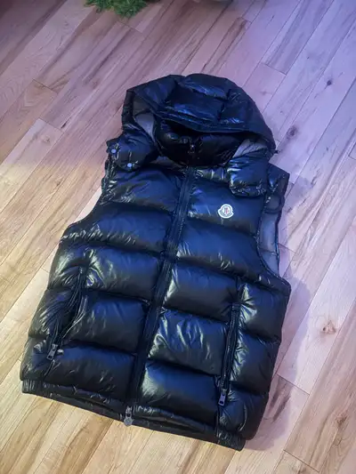 Moncler Vest Sz.M, View more