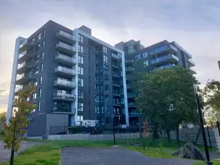 Cession de bail pour le 1er avril 2026. Condo 4 et demi, le Vue Charlesbourg, unité de coin (rare),...