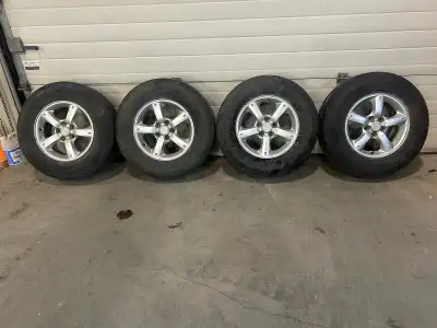 4 mag 16" Bolt pattern 5x114.3 Pneu été 225/75/16 2x6/32 et 2x7/32 Était sur Mazda tribute 2006 Les...