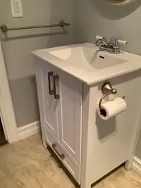 Cabinet avec lavabos et robinet à vendre