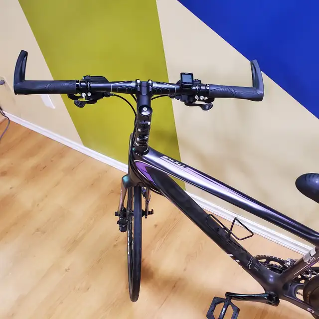 Women's LIV Giant Carbon Fibre Bicycle in Road in Napanee - Image 3