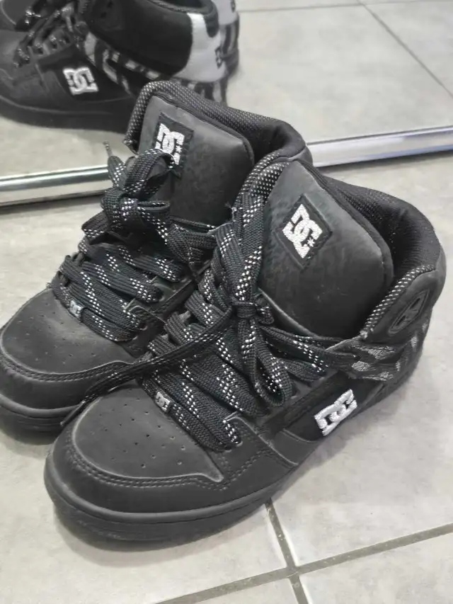 DC shoes in Women's - Shoes in Calgary - Image 4