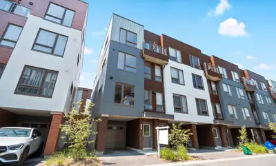 2 unfurnished rooms available for Rent in a 3-bedroom townhouse