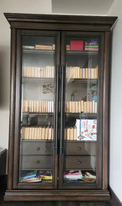 Material: Solid oak Condition: Excellent Features: Glass doors, heavy and sturdy construction, perfe...