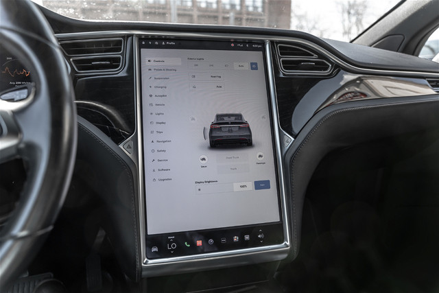 Tesla Model X 75D 2016 5 seater in Cars & Trucks in City of Toronto - Image 4