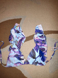 Ladies Size S string bikini top.