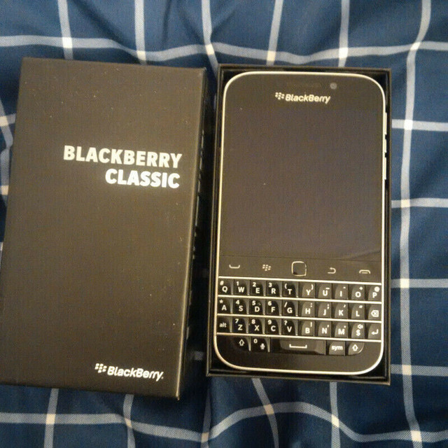 Like new BlackBerry Unlocked Classic Q20 dans Téléphones cellulaires  à Laval/Rive Nord
