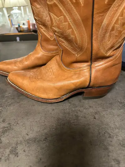 Quality vintage cowboy boots made in Canada- soft thick leather in foot portion and leather sole. If...