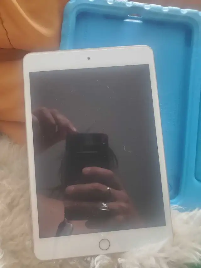 Apple iPad Mini in iPads & Tablets in St. Albert - Image 2