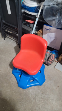 Kids swivel chair plastic 