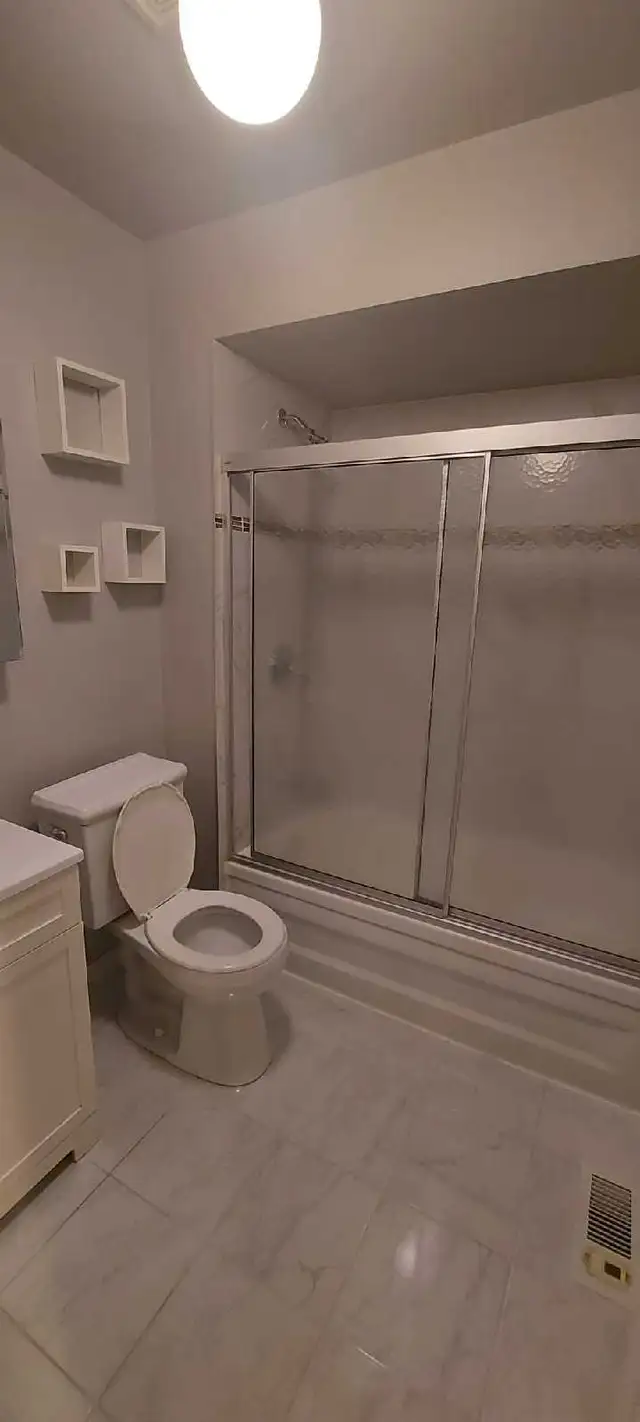Spacious WALKOUT BASEMENT for rent in Long Term Rentals in Mississauga / Peel Region - Image 4