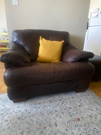 Single sofa and ottoman 