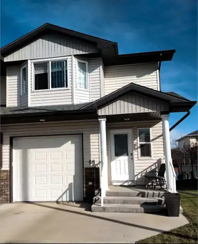 Private living area in quiet and clean home $900