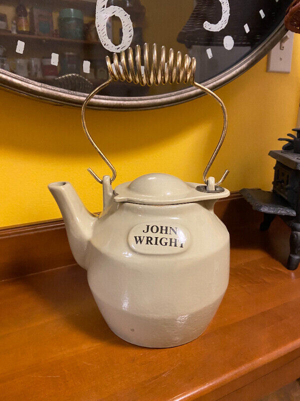 Vintage John Wright Beige Enamel Cast Iron Kettle/Teapot/Rustic in Arts & Collectibles in Oshawa / Durham Region