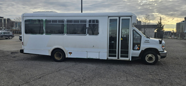 Used 17 Passenger Airport Shuttle bus in Cars & Trucks in Mississauga / Peel Region