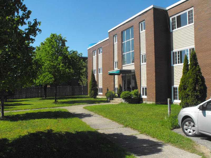 Quality Adult 2 Bedroom West MUST SEE Long Term Rentals Saint