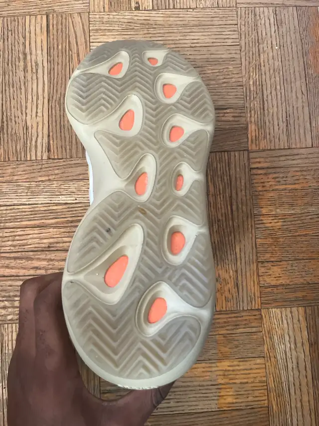 700 Yeezy  in Men's Shoes in City of Toronto - Image 6