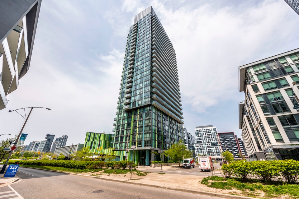 Downtown Toronto Apartment - 1 + Den - Lakeshore & Bathurst 2