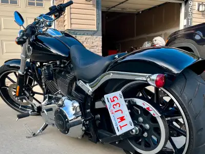 2014 Breakout. Aftermarket front led headlights . Stage 1 Vance and Hines short pipe exhaust. 4900 k...