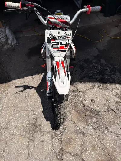 Great starter bike for a youth to learn to ride a dirt bike, only used for a couple fo hours. Semi a...