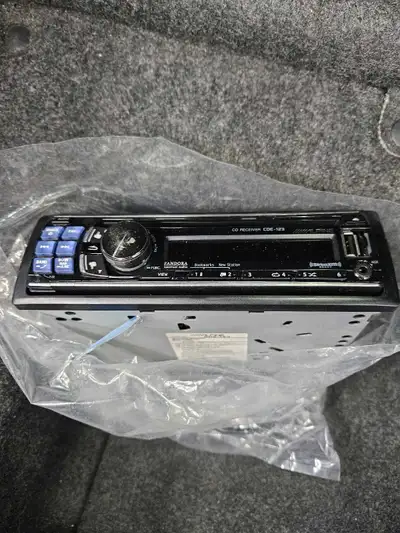 Alpine CDE-123 car deck in good working condition. * CD/MP3/WMA playback * USB & AUX input * iPod/iP...