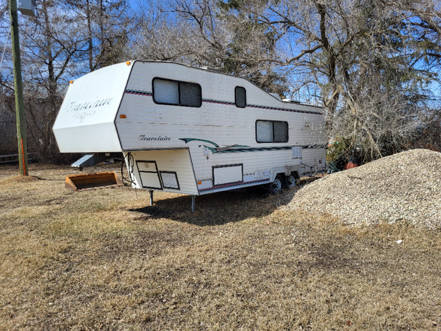 Used 5th wheel in Travel Trailers & Campers in Edmonton - Image 2
