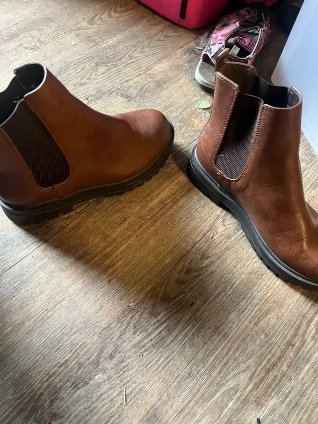 New women’s size 11 brown ankle boots in Women's - Shoes in Calgary - Image 3