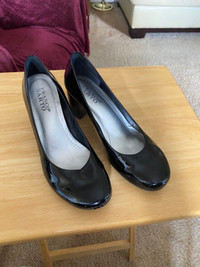 Franco Sarto Ladies shoes - size 8M