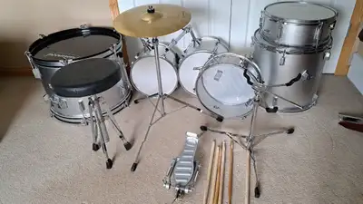 Used, in excellent condition Everything in the pictures, complete set for $260