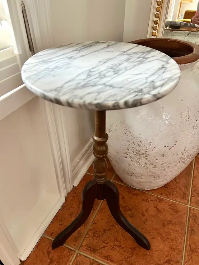 Vintage Marble Top Wood Pedestal Side Table in Other Tables in Markham / York Region - Image 3