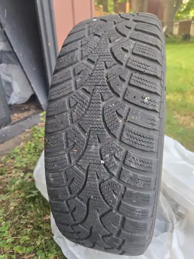 I am selling a set General winter tires mounted on a rims, size 195/65R15. This tire has been previo...