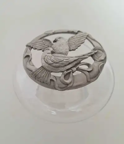 Vintage potpourri/trinket box. Made by Seagull Pewter. Pewter lid design is of a pair of lovebirds a...