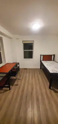 Student room for rent at close proximity to McMaster U